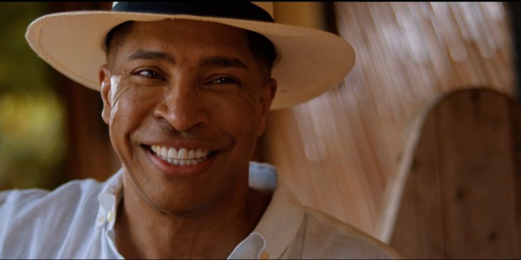 “Mares de agua de coco”, una propuesta audiovisual refrescante y de alta calidad