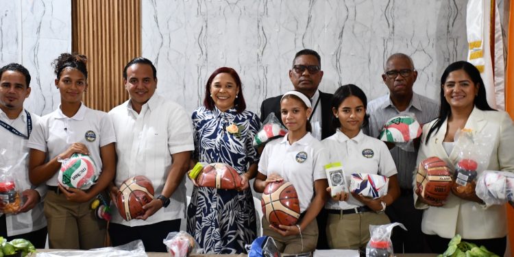 Regional 10 de Educación recibe del INEFI utilería deportiva escolar