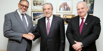 Modesto Guzmán agota agenda en Chile; busca traer experiencias de programas sociales