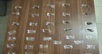 Policía apresa hombre en punto de drogas en San Carlos e incauta 57 porciones de sustancias