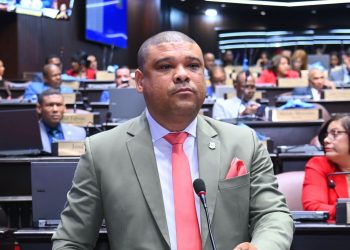 Diputado Ramón Raposo libra lucha feroz para que se conozca tema de apagones en el Congreso