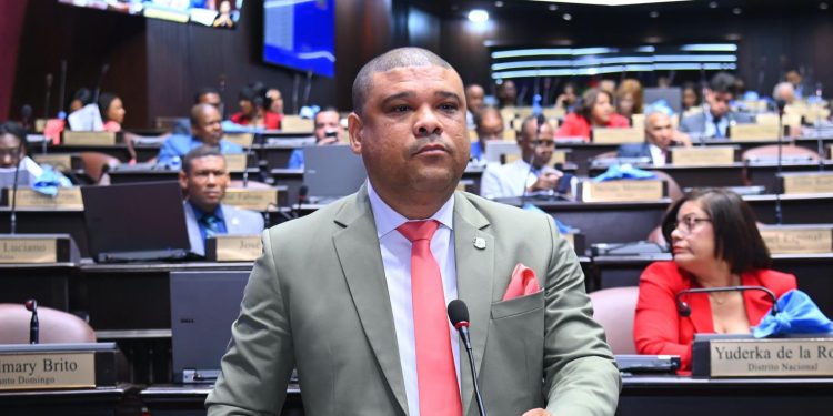 Diputado Ramón Raposo libra lucha feroz para que se conozca tema de apagones en el Congreso