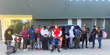 Ejército detiene a 16 indocumentados en una jeepeta y una motocicleta que flanqueaba el vehículo en San Juan de la Maguana