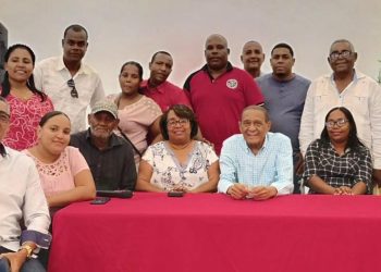Rafael Fiquito Vásquez encabeza encuentro con dirigentes del Movimiento Electoral Peñagomista en Barahona