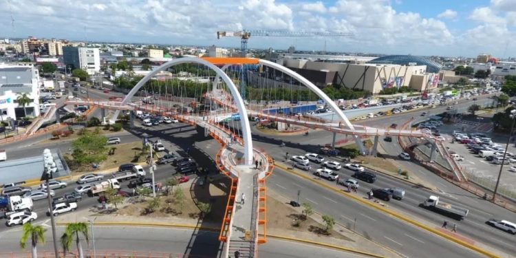 Inicia aplicación de multas por giros indebidos en la avenida John F. Kennedy