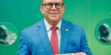 Vocero de los diputados de la Fuerza del Pueblo, Rafael Castillo, formaliza inscripción como candidato a la Dirección Política