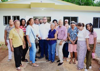 Director del FEDA, Hecmilio Galván, entrega remozamiento del Centro Comunal El Valle