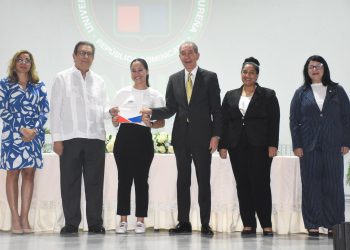 MESCyT otorga 208 becas nacionales a estudiantes de la Universidad UNPHU