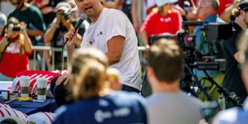 El asesino de Charlie Kirk sigue prófugo: el FBI pidió colaboración ciudadana para esclarecer el ataque