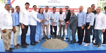 Ministro Kelvin Cruz da primer palazo para construcción de techado Multiuso en el sector de Honduras, DN