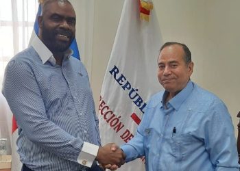 Veniel Gustin agradece al director de prensa de la Presidencia por su respaldo a la moda dominicana