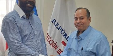 Veniel Gustin agradece al director de prensa de la Presidencia por su respaldo a la moda dominicana