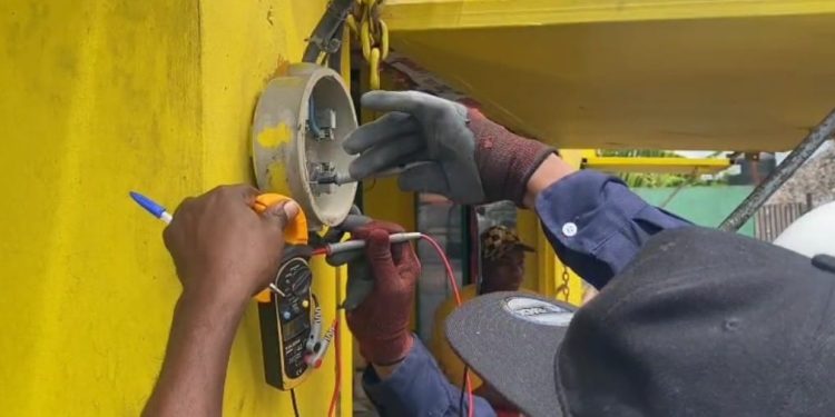 Pgase y Edeeste desmantelan conexiones irregulares en establecimientos de La Altagracia