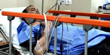 Alex Bueno es hospitalizado tras episodio de hipoglucemia; suspenden presentaciones