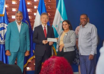 PARLACEN realizó segunda entrega de apoyo económico a emprendedores dominicanos