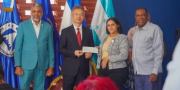 PARLACEN realizó segunda entrega de apoyo económico a emprendedores dominicanos