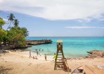 Collado recorre parque submarino La Caleta e informa entrega será en 30 días