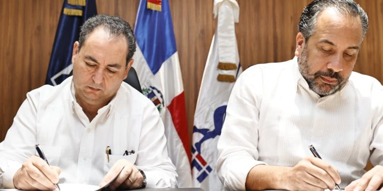 SNS e INEFI firman convenio para garantizar servicios de salud durante Juegos Deportivos Escolares 2025