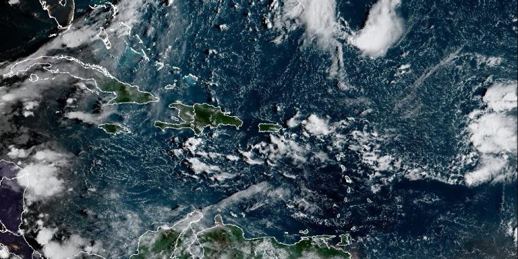 Indomet: Onda tropical y vaguada provocarán lluvias dispersas en varias provincias