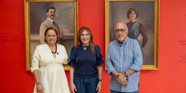 Carolina visita el Centro León y reafirma su compromiso con la cultura dominicana