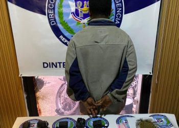 Policía incauta drogas, radios de comunicación y detiene a un hombre en operativo en La Vega