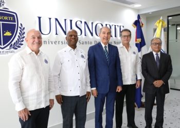 Ministro Franklin García Fermín destaca avance de Universidad Unisnorte en visita oficial a su nuevo campus