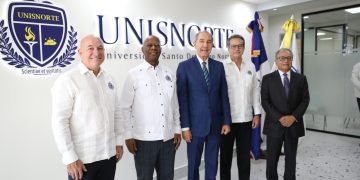 Ministro Franklin García Fermín destaca avance de Universidad Unisnorte en visita oficial a su nuevo campus