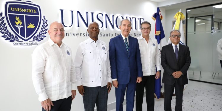 Ministro Franklin García Fermín destaca avance de Universidad Unisnorte en visita oficial a su nuevo campus