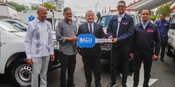 Ministro de la Presidencia anuncia ampliación Sistema 911 en Pedernales durante entrega de 46 nuevas ambulancias a la DAEH