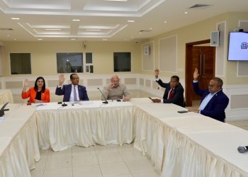 Comisión de Medio Ambiente del Senado aprueba Resolución en favor de la titulación de familias de Las Salinas y la protección de las Dunas de Baní