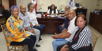 Gobernadora recibe a diputado PRD y comunitarios SDN para abordar inseguridad vial en avenida Parque Mirador Norte