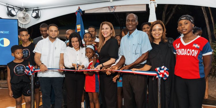 Carolina lleva alegría al sector Fundación con la inauguración del Centro Comunal Dionisio Amparo