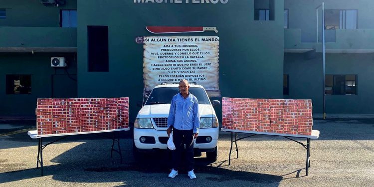 Ocupan contrabando de más de 49 mil unidades de cigarrillos escondido en diferentes compartimentos de una camioneta en Santiago Rodríguez