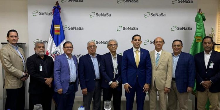 Directivos de Andeclip tratan situación de prestadoras con director de SENASA