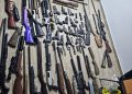 Policía y MP desmantelan armería clandestina y ocupa 33 armas en San Cristóbal
