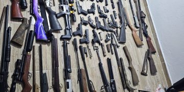Policía y MP desmantelan armería clandestina y ocupa 33 armas en San Cristóbal