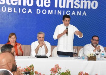 Abinader y David Collado inauguran carretera de acceso hacia salto de Aguas Blancas en Constanza