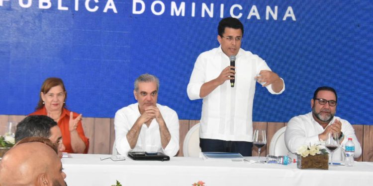 Abinader y David Collado inauguran carretera de acceso hacia salto de Aguas Blancas en Constanza