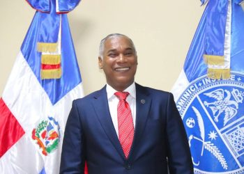 Decano Gerardo Roa celebra la creación del Premio Hispanoamericano de Poesía José Mármol