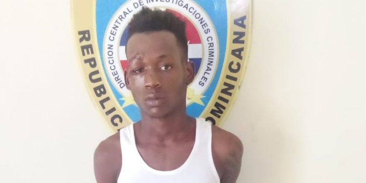 Policía apresa en flagrante delito a uno de cinco antisociales tras asalto a comercio en Villa Mella, SDN