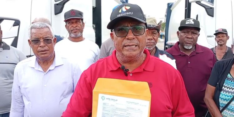 Alcaldía de Pedro Brand moderniza su flotilla y compra dos nuevos camiones compactadores