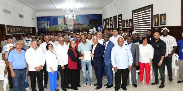 Un acto de dignidad: FOPETCONS reconoce a trabajadores de la construcción con la entrega de 125 nuevas pensiones