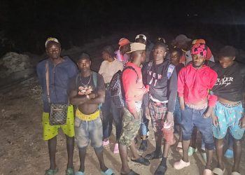 Detienen haitianos indocumentados cruzando río en Elías Piña
