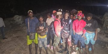 Detienen haitianos indocumentados cruzando río en Elías Piña