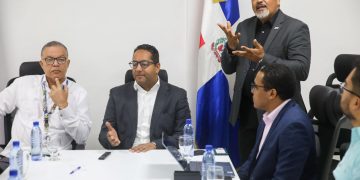 CONADIS se reúne con personas de la comunidad sorda para impulsar el aprendizaje de lengua de señas en el país