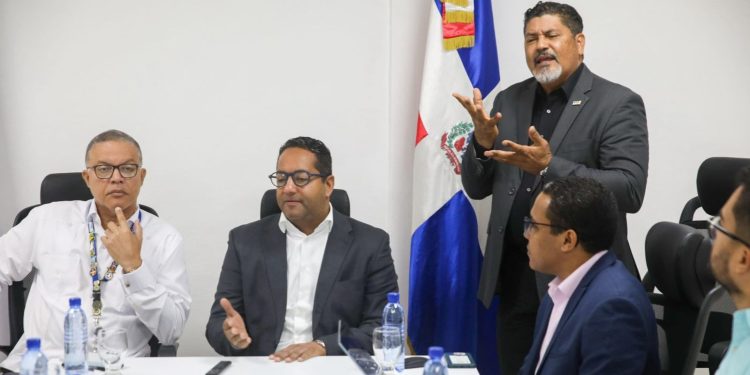 CONADIS se reúne con personas de la comunidad sorda para impulsar aprendizaje de lengua de señas