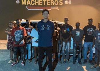 Ejército desmantela operación de tráfico de indocumentados; detiene a 28 nacionales haitianos y a un conductor