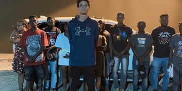 Ejército desmantela operación de tráfico de indocumentados; detiene a 28 nacionales haitianos y a un conductor