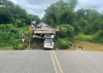Colapsa puente que comunica Yamasá con el distrito municipal de Don Juan en Monte Plata