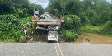 Colapsa puente que comunica Yamasá con el distrito municipal de Don Juan en Monte Plata